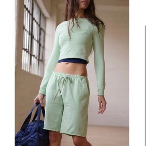 FP MOVEMENT SET Hot Shot Easy Shorts & Long Sleeve Top in Pistachio